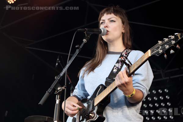 ANGEL OLSEN - 2014-08-14 - SAINT MALO - Fort de St Pere - Scene des Remparts - 